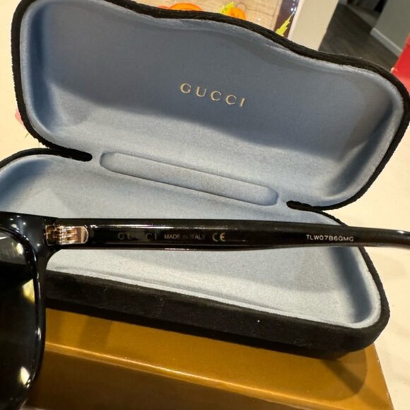 Authentic Gucci sunglasses - Picture 5 of 11